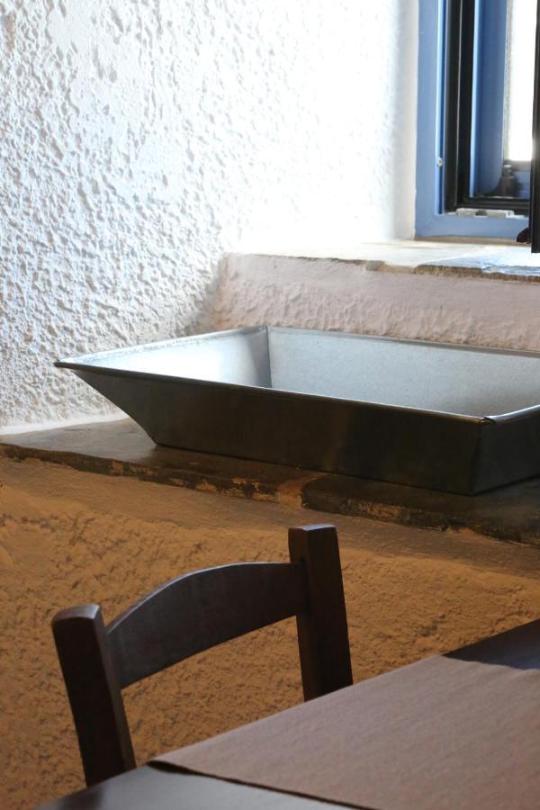 Le Petit Chateau Ano Syros Exteriör bild