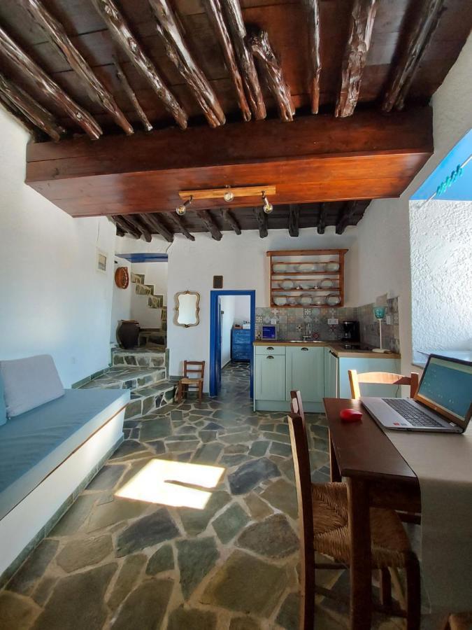 Le Petit Chateau Ano Syros Exteriör bild