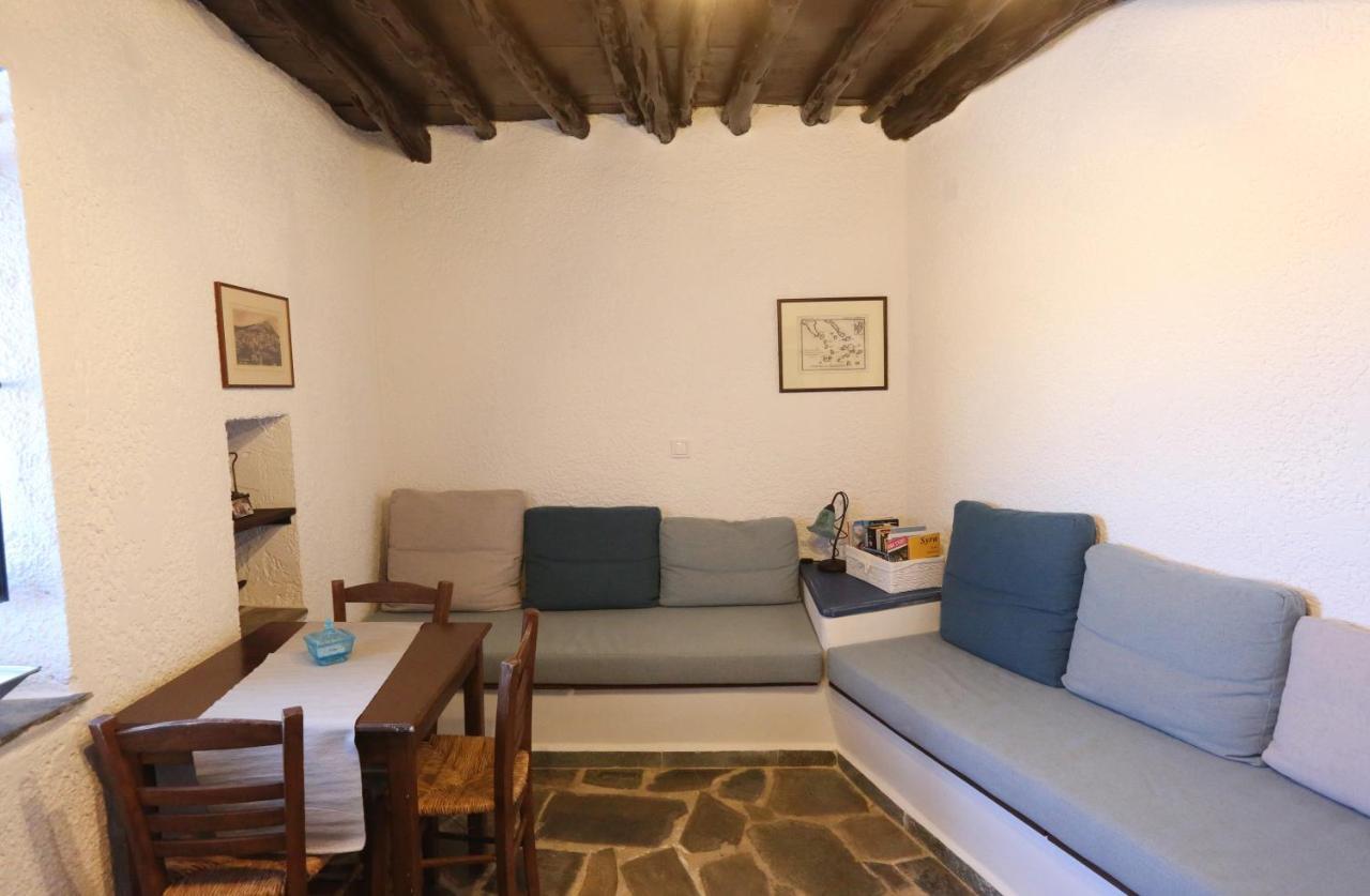 Le Petit Chateau Ano Syros Exteriör bild