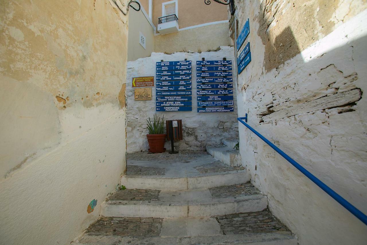 Le Petit Chateau Ano Syros Exteriör bild